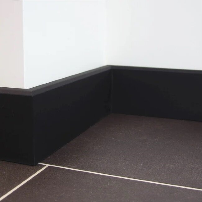 Плинтус Bonkeel Stick M Черный 2000х70х13 мм