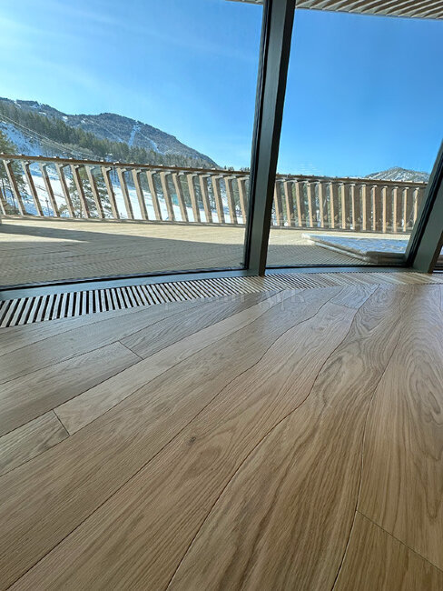 Криволинейный паркет Дуб MARY FIVE шелковый лак 2-х слойный T&G Селект 500...1950х120...205х16 мм Криволинейный паркет Дуб MARY FIVE шелковый лак 2-х слойный T&G Селект 500...1950х120...205х16 мм