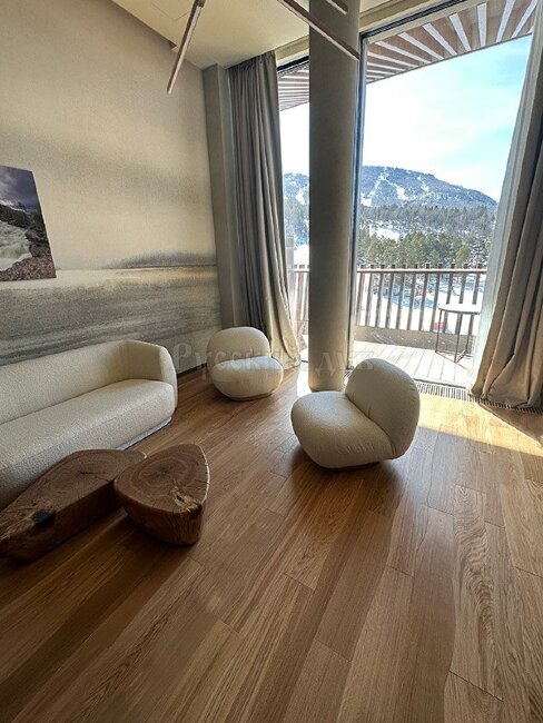 Криволинейный паркет Дуб MARY FIVE шелковый лак 2-х слойный T&G Селект 500...1950х120...205х16 мм Криволинейный паркет Дуб MARY FIVE шелковый лак 2-х слойный T&G Селект 500...1950х120...205х16 мм