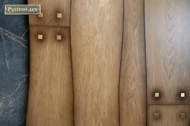 Криволинейный паркет Дуб Алеша с заклепками шелковый лак 2-х сл. T&G Селект 760...2200х120...190х16 мм Криволинейный паркет Дуб Алеша с заклепками шелковый лак 2-х сл. T&G Селект 760...2200х120...190х16 мм