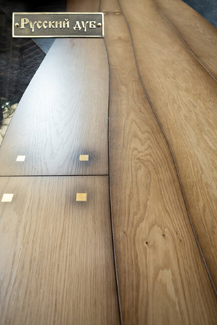 Криволинейный паркет Дуб Алеша с заклепками шелковый лак 2-х сл. T&G Селект 760...2200х120...190х16 мм Криволинейный паркет Дуб Алеша с заклепками шелковый лак 2-х сл. T&G Селект 760...2200х120...190х16 мм