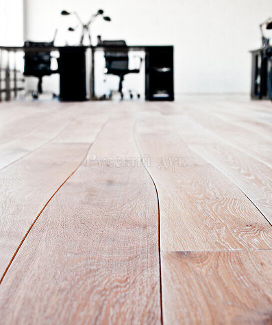 Криволинейный паркет Дуб шелковый лак 3-х слойный T&G Рустик 760...2200х120...190х16 мм Криволинейный паркет Дуб шелковый лак 3-х слойный T&G Рустик 760...2200х120...190х16 мм