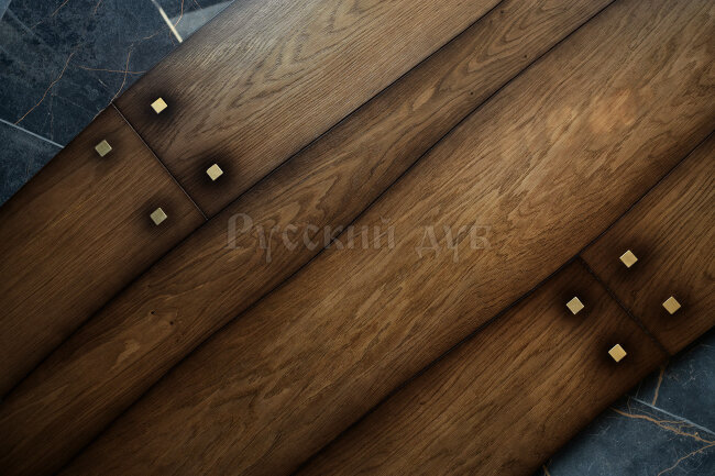 Криволинейный паркет Дуб Дубрава с заклепкам шелк.лак 2-х сл. T&G Селект 760...2200х120...190х16 мм Криволинейный паркет Дуб Дубрава с заклепкам шелк.лак 2-х сл. T&G Селект 760...2200х120...190х16 мм