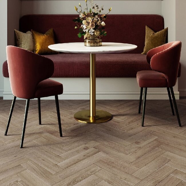 Виниловые полы Invictus Herringbone Highland Oak 33 Classic 