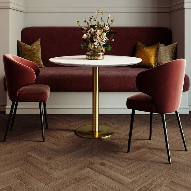 Виниловые полы Invictus Herringbone Highland Oak 42 Chocolate Виниловые полы Invictus Herringbone Highland Oak 42 Chocolate