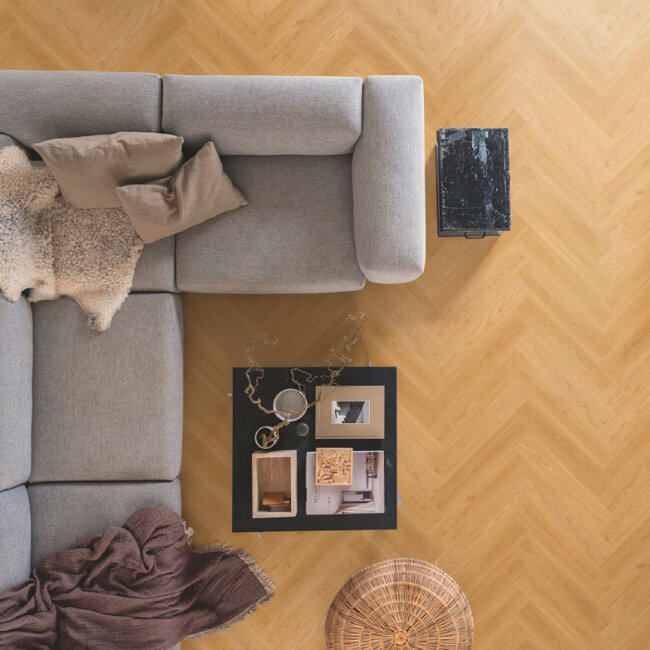 ПВХ плитка елочка Pergo Vorma Pad Pro Норвежский дуб теплый ПВХ плитка елочка Pergo Vorma Pad Pro Норвежский дуб теплый