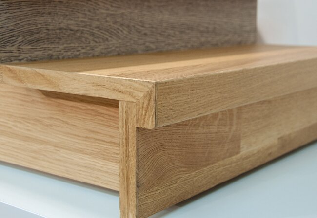 Ступень (свес) Coswick инженерная цельноламельная Дуб без покрытия 1200х330х19мм Ступень (свес) Coswick инженерная цельноламельная Дуб без покрытия 1200х330х19мм