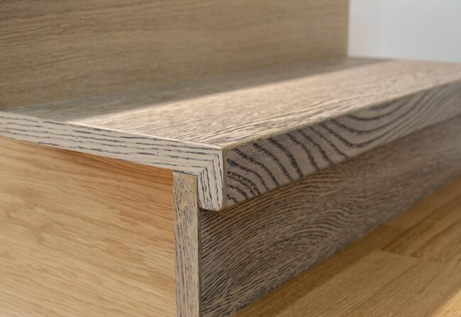 Ступень (свес) Coswick инженерная цельноламельная Дуб без покрытия 1200х330х19мм Ступень (свес) Coswick инженерная цельноламельная Дуб без покрытия 1200х330х19мм